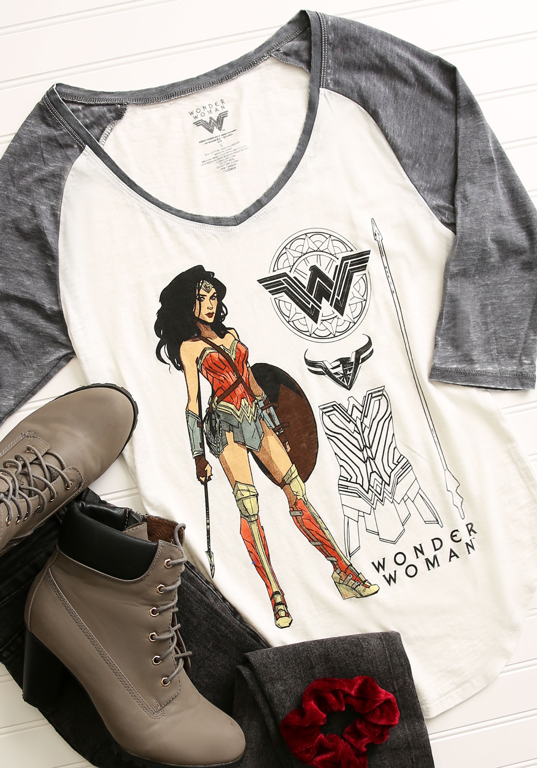 Wonder Woman Posed Heather V-Neck Raglan Shirt