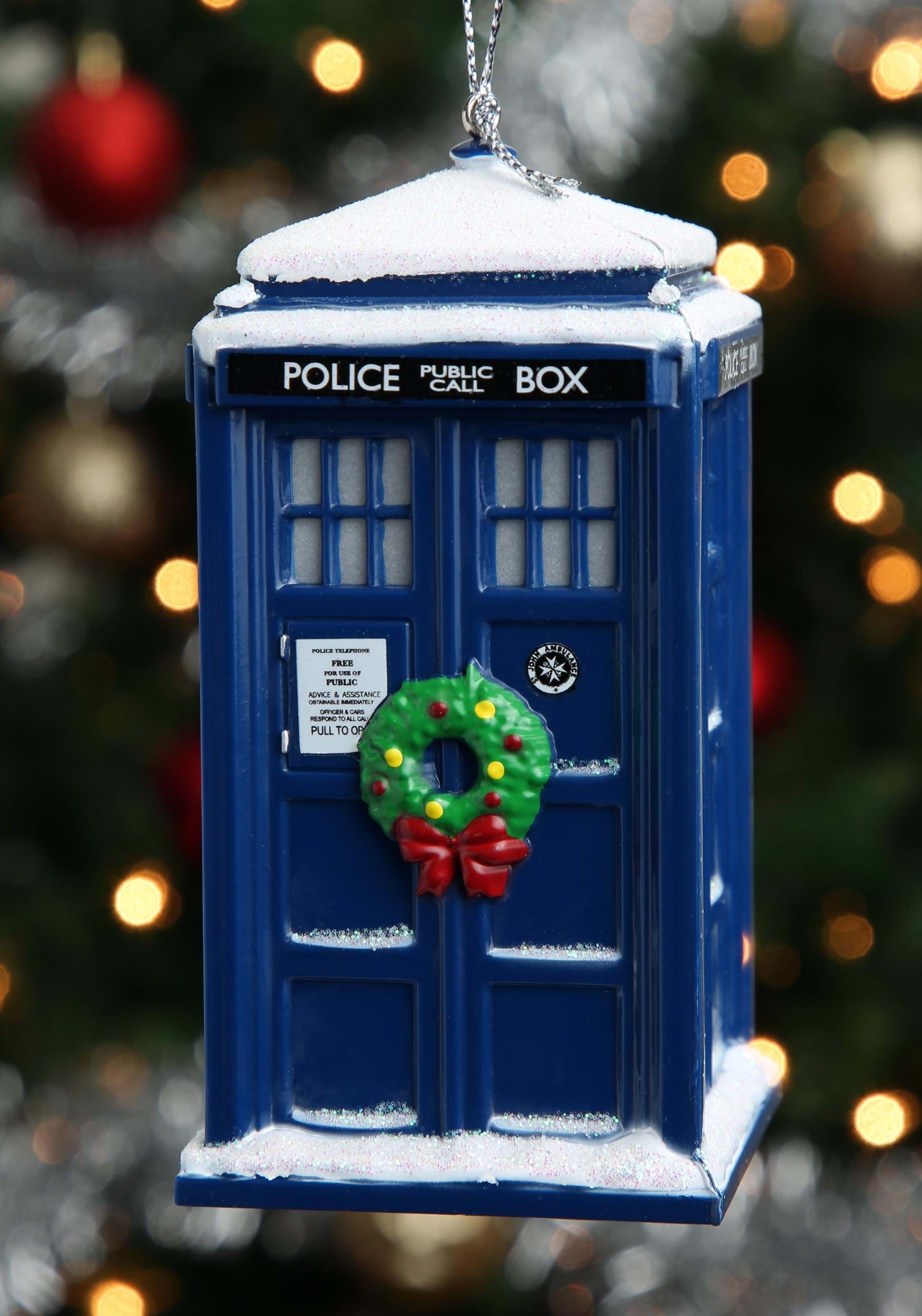 Ornament Doctor Who Tardis w/ Wreath & Light Effect