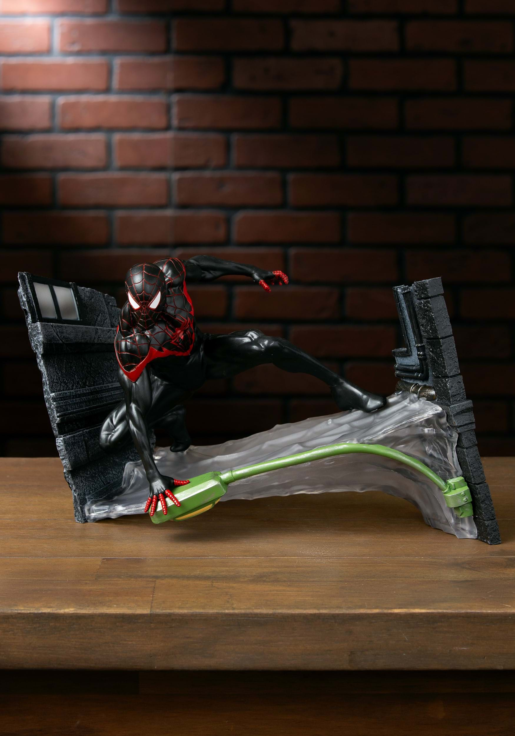 Diamond Select Marvel Gallery Miles Morales PVC Statue